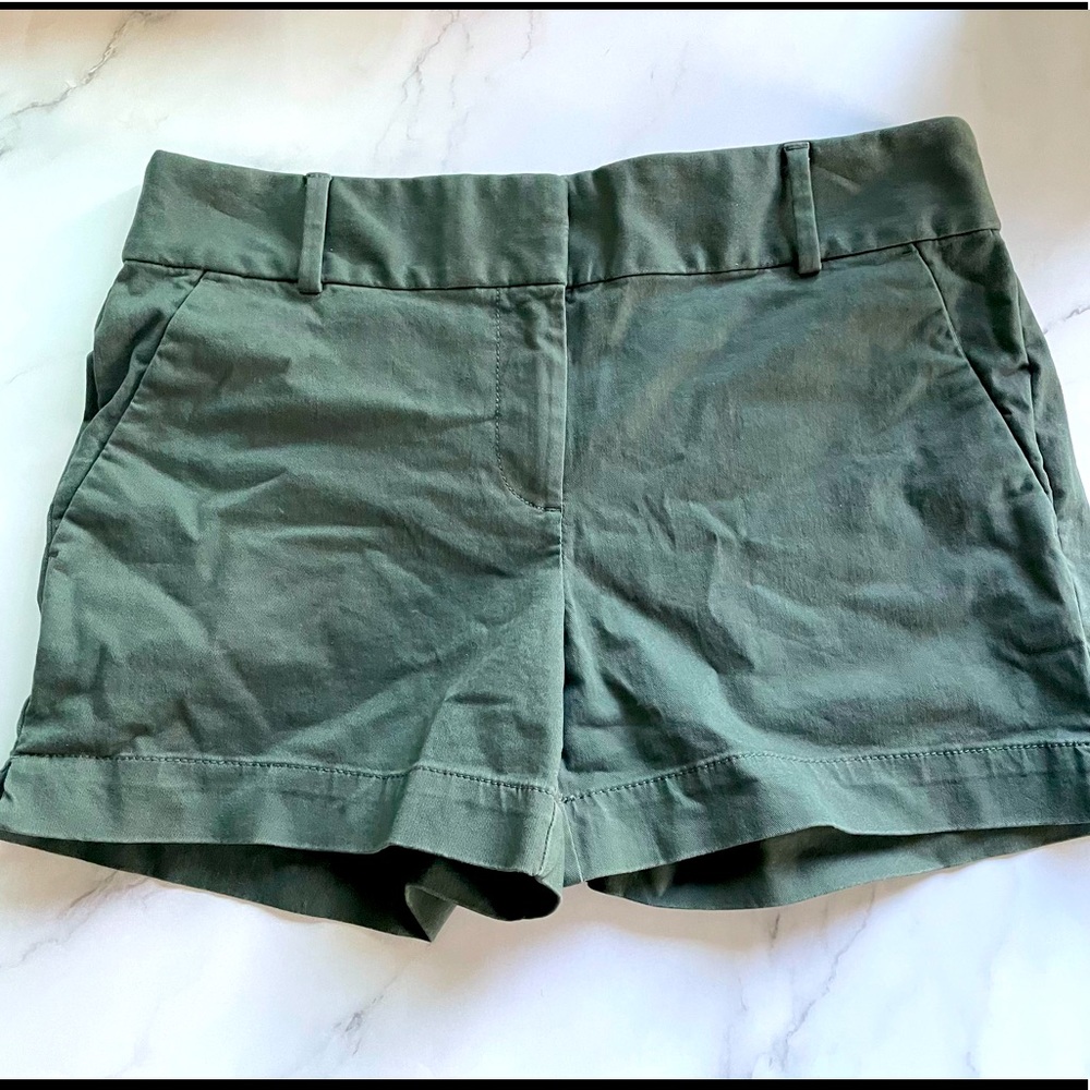 Loft Forest Green shorts brand new Size 4